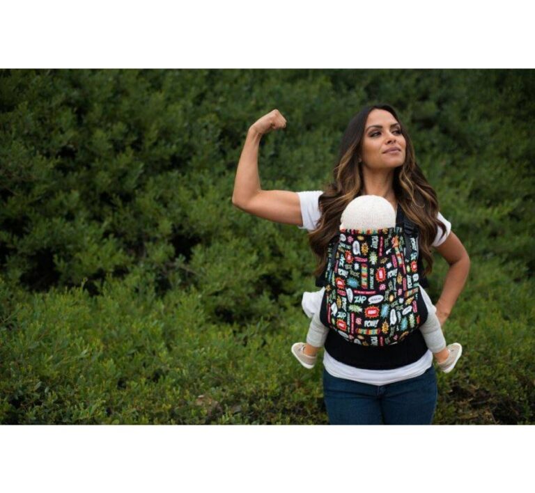 draagzak baby - moeder met baby in draagzak